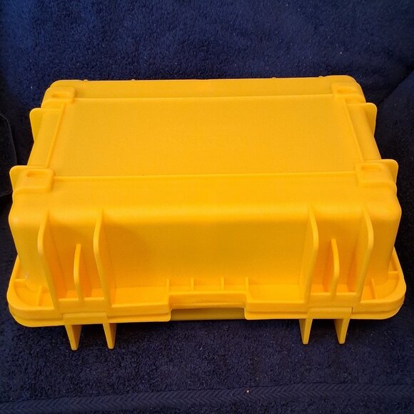 Invicta Waterproof Impact Resistant Hard Shell 8 Slot Diver Watch Case in Yellow - Picture 7 of 8